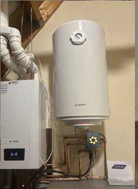 Warmwateraccu op zolder naast een cv-ketel